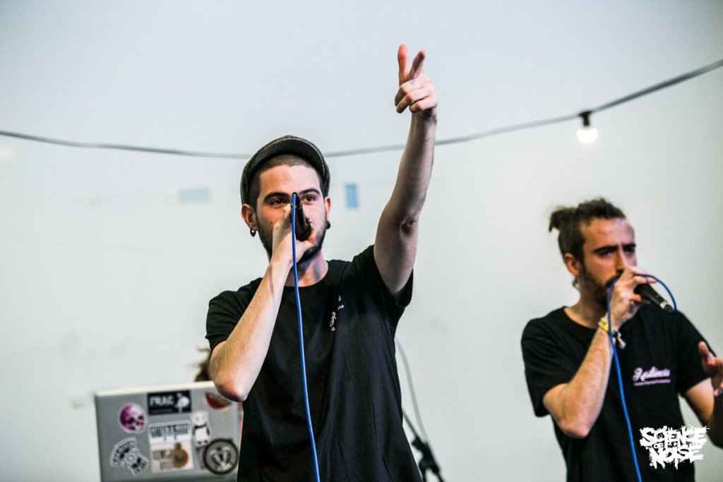 Algunes fotos del concert a l'<a href="/HarmonicaBCN/">Harmònica Barcelona</a> (fira del disc independent) a l'<a href="/AteneuHarmonia/">Ateneu L'Harmonia</a> de #SantAndreu #Bcn. Fotos de Guillem Willy
Ens veiem el 17 d'abril a l'Apolo!
