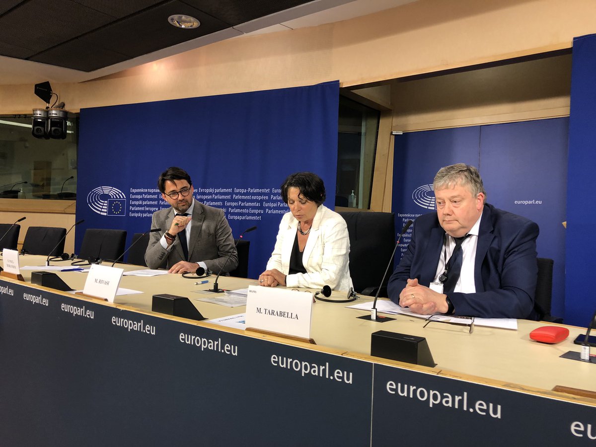 marctarabella's tweet photo. Certains vins, même bio, contiennent des pesticides de synthèse classés potentiellement cancérigènes, et des perturbateurs endocriniens. 
Nous demandons + de transparence via un étiquetage adéquat des vins et de leurs composants! https://t.co/saCdWN7Ca6