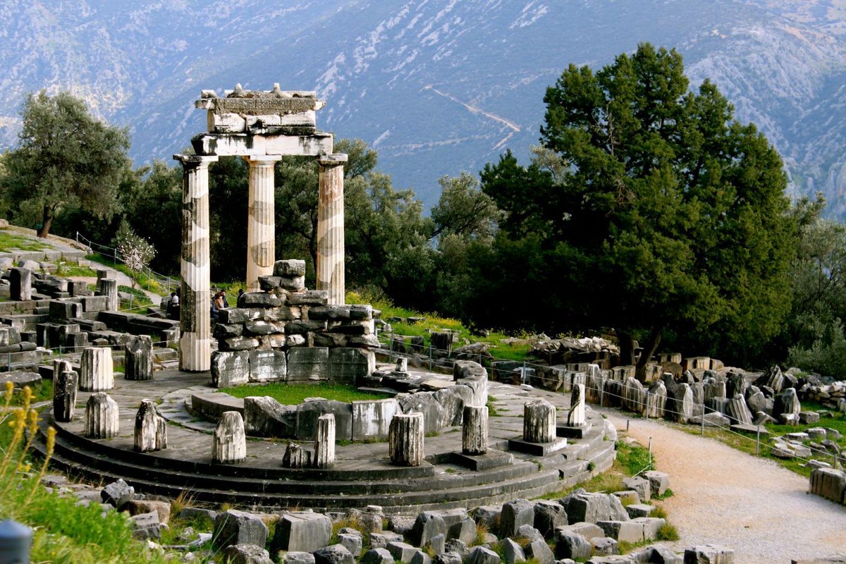 truevoyagers's tweet photo. #Delphi is a sanctuary that was considered to be the “navel of the world” in ancient #Greece. Just a few hours away from #Athens, it makes the perfect destination for a day trip during #spring. Read our new blog post and get to know what to see in Delphi! https://t.co/BfdXZiRZzH https://t.co/6d8Hkb1IyY