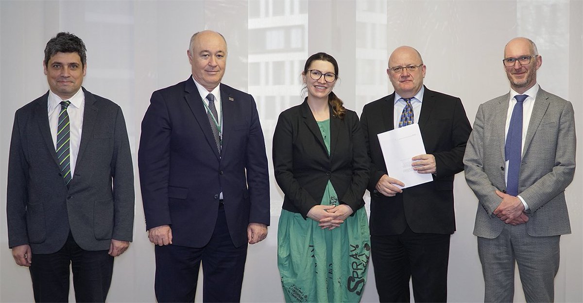 EUauditors's tweet photo. In a new special report on the Fund for #EuropeanAid to the most Deprived (#FEAD), the @EUauditors outline the possibilities the FEAD offers Member States to explicitly foster #SocialInclusion: https://t.co/vIZe0czuwT https://t.co/IK6JjE4HyI
