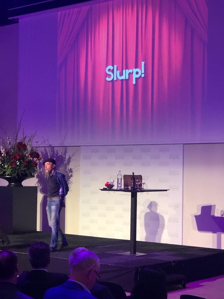 TrendsInExport's tweet photo. Inspirerend verhaal van Ilja Gort! #trendsinexport #TIE2019 @iljagort @evofenedex @atradiusNL https://t.co/UpFzBy4TIb