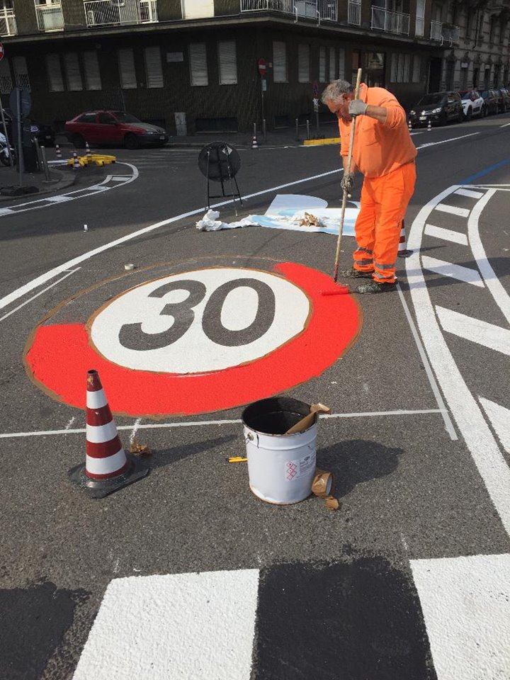 Artikal's tweet photo. Pensare alla strada non solo come asse  di scorrimento del traffico veicolare quanto come spazio di relazione  tra una pluralità di utenti e di funzioni consente di (ri)progettare lo  spazio pubblico mettendo al centro le persone, la qualità urbana, la vivibilità https://t.co/JTsrlT1fvo