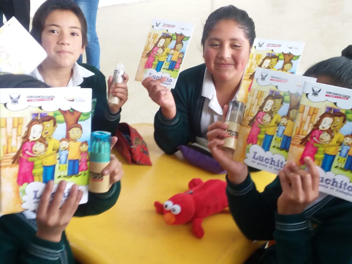 EducacionZ6_Ec's tweet photo. El Distrito Cañar – El Tambo- Suscal en coordinación con el @MinInteriorEc desarrollaron el taller “La construcción del plan contra el tráfico ilícito de personas”, dirigido a los estudiantes de las IE El Tambo y Alfonso María Ortiz, para dar a conocer protocolos de seguridad. https://t.co/VNyEN2XoBG