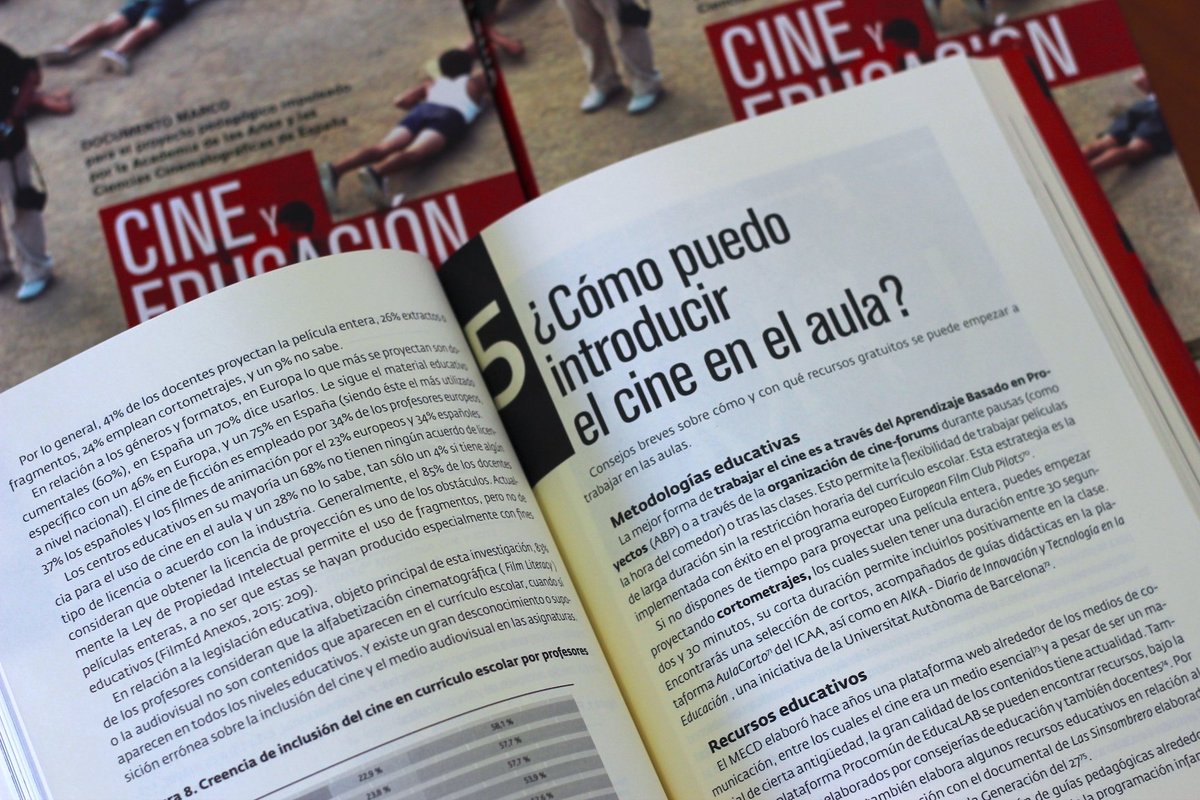 Academiadecine's tweet photo. El libro #CineYEducación es una propuesta de la Academia de Cine para implantar el audiovisual en la enseñanza obligatoria.
https://t.co/QOCp5e3YvH https://t.co/XQ7eqExfrn