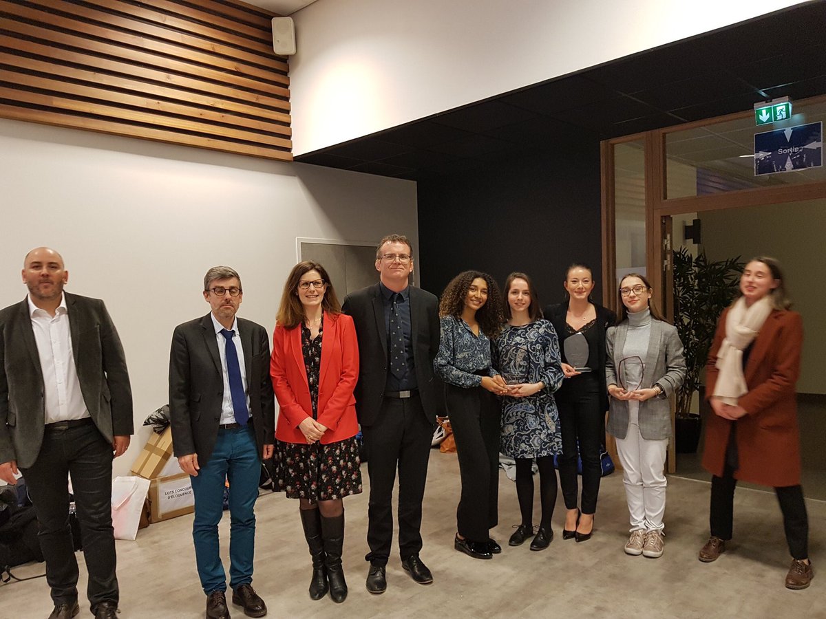 fitzy_83's tweet photo. Très honoré d’avoir été choisi pour parrainer la @fetedudroit 2019 #droitetsport à Chambéry et heureux d’avoir écouté les interventions brillantes lors du Concours d’éloquence.  Merci pour votre accueil chaleureux.
@Univ_Savoie
@FDSavoie
⁦@cddsp⁩
⁦@SandrineClavel⁩ https://t.co/ERqzDK7hwH
