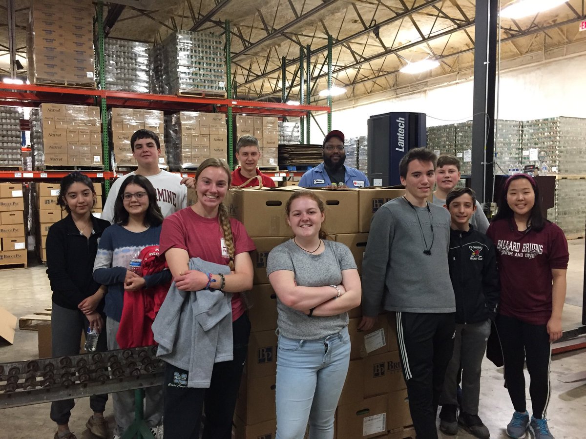 StAlbertYouth's tweet photo. Great group of Youth giving up a morning of Spring Break packaging 462 meals at Dare to Care! https://t.co/B2nC5B8xBT