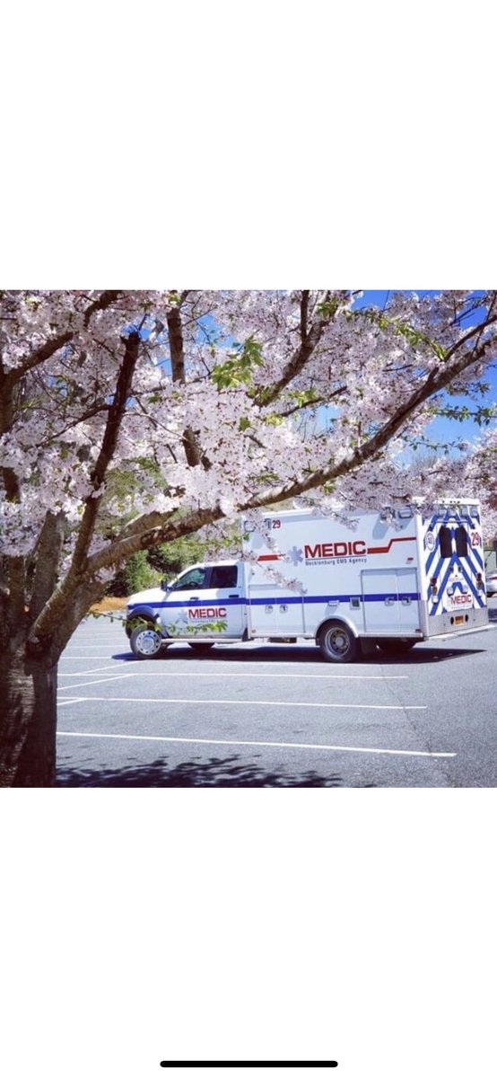 MecklenburgEMS's tweet photo. Looking for a change in career? Come to an Agency where one day you get snow flurries and the next day it’s 70 degrees.
#medic911 #charlottenc #joinmedic #emt #paramedicstudent #emtstudent #911 #MedicBehindTheScenes https://t.co/CPifpsRk4E