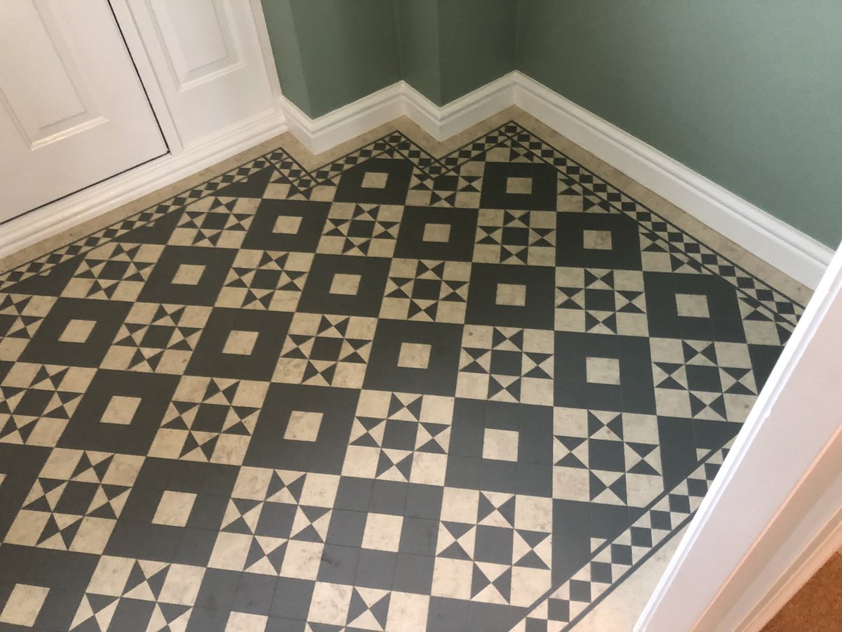 Stunning @AmticoFlooring Decor installed by Carl & Shaun, this colour way looks perfect alongside the walls 🙌🏼