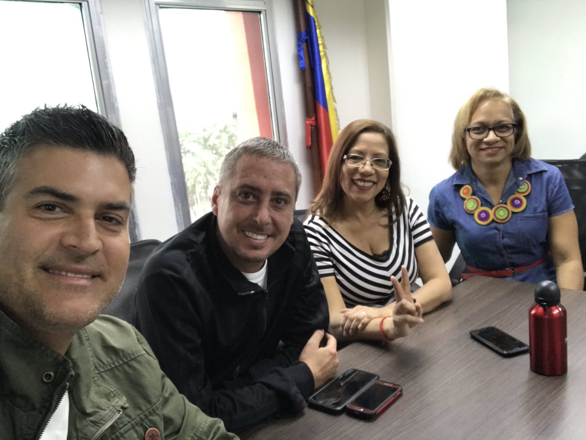 rmessuti's tweet photo. Agradezco la invitación a la comisión de medios de la @ANC_ve y en especial a su presidenta @taniapsuv y al compañero vicepresidente de la misma @RoqueValero donde debatimos la contraofensiva al odio generado por los seudoperiodistas irresponsables Q atentan en contra del pueblo! https://t.co/wjEaNbf75r