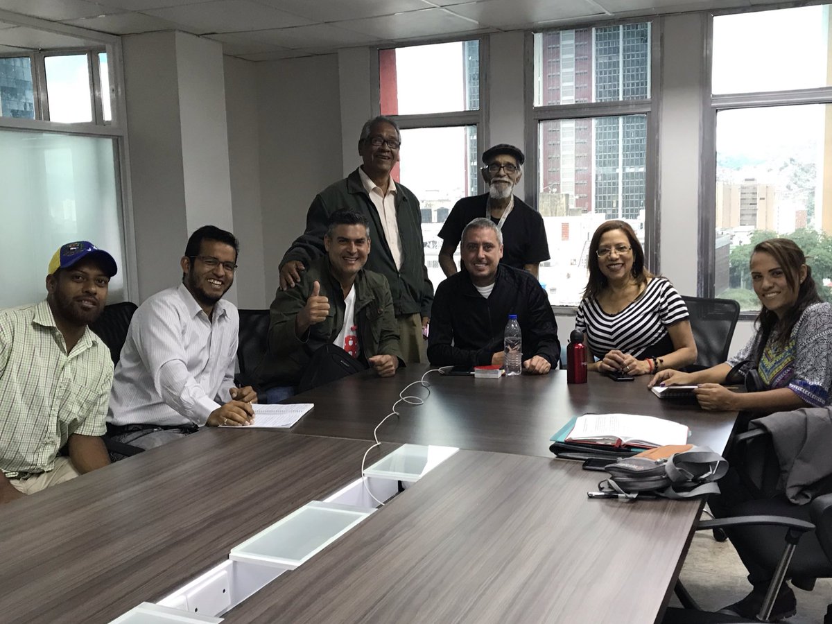 rmessuti's tweet photo. Agradezco la invitación a la comisión de medios de la @ANC_ve y en especial a su presidenta @taniapsuv y al compañero vicepresidente de la misma @RoqueValero donde debatimos la contraofensiva al odio generado por los seudoperiodistas irresponsables Q atentan en contra del pueblo! https://t.co/wjEaNbf75r
