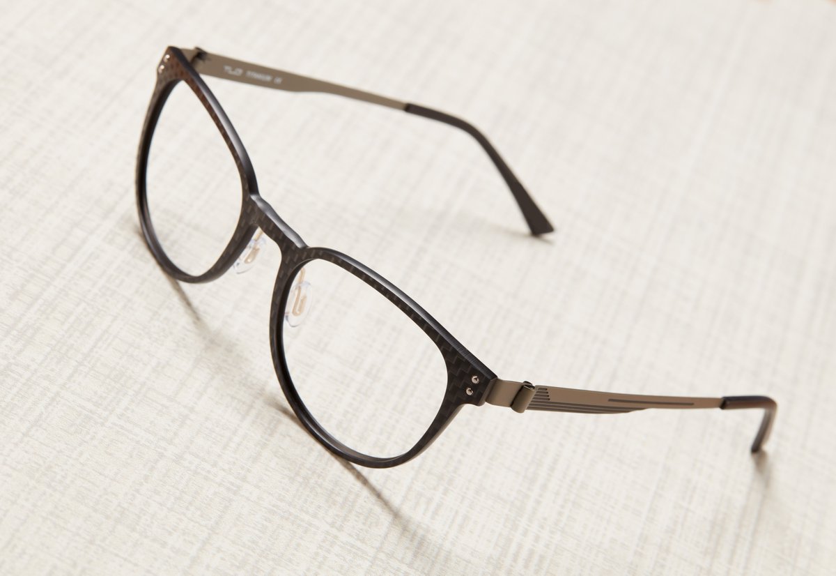 Classic colors, classic style.
.
.
.
#lamyamericaeyewear #TLG #classic #titanium #optical