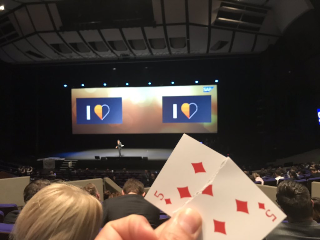 TorstenBraeuer's tweet photo. Thanks @pauloalmeidaSME it's always a pleasure #SMBInnovationSummit2019 https://t.co/NGhM9sYgKW