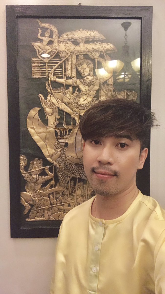 SolyforHong's tweet photo. កម្រ​បាន​ស្លៀកពាក់​សំលៀកបំពាក់​ឈុត​ប្រពៃណី​ខ្មែរ​បូរាណ​ចឹង​ណាស់! ចឹងហេីយគឺចុចថតរហូតហ្មង....​ 😂😅❤️️🇰🇭

#F4R
#នៅមានទៀតណាបាទ​ 😁 https://t.co/FD4MYUz3AR