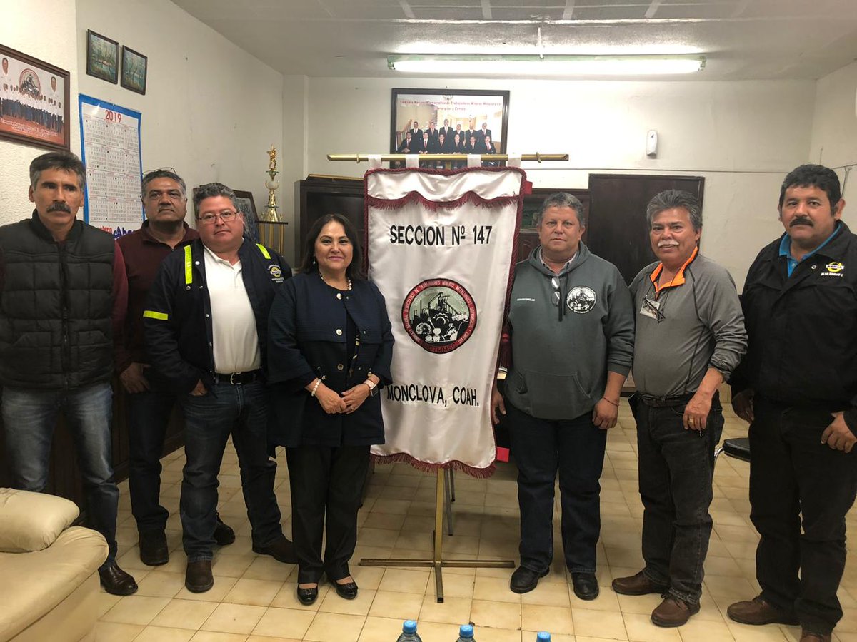 Silvia_GarzaG's tweet photo. Agradezco la invitación a platicar con Gerardo Mireles, secretario general, y con la mesa directiva de la Sec.147 del sindicato nacional democrático de trabajadores mineros, metalúrgicos, siderúrgicos y conexos. Comprometidos con nuestros trabajadores coahuilenses. 🙋🏽‍♀️ https://t.co/VLjehxcnXj