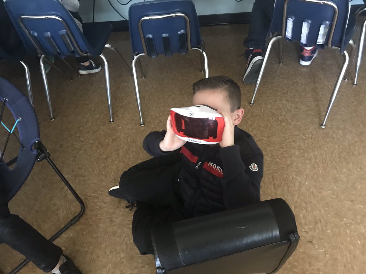 Nut Swamp 4th grade experiencing the American Revolutionary War battlefields thru virtual reality! #FutureReadyNJ #MTPSPride #TrendingTigers @NutSwampTigers