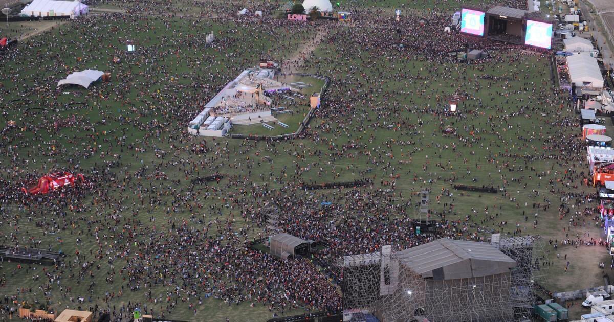 quepedsz's tweet photo. Lollapalooza 2019 // Cars Copa Pistón https://t.co/QQXlRG1fRM