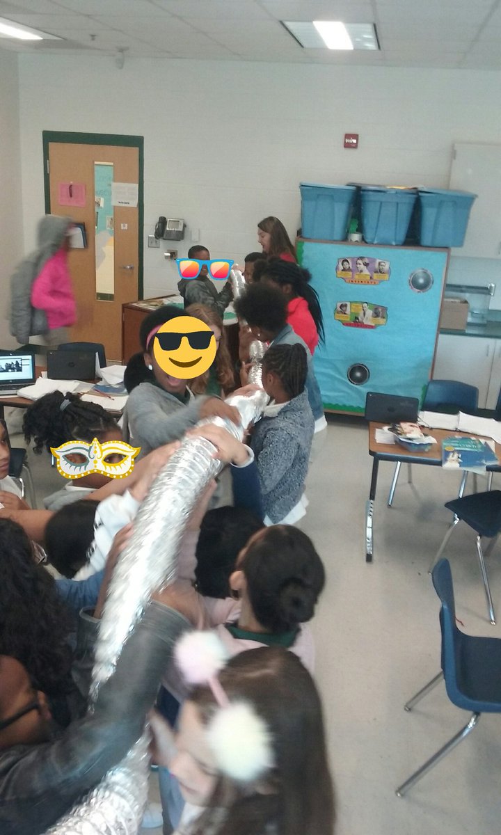 WSFCS_Science's tweet image. Ss in @cheri_turman class learning about the #JetStream with an engaging demo. Connecting with the fronts too! #Sci5E13 @MooreMagnetES @WSFCS_Science