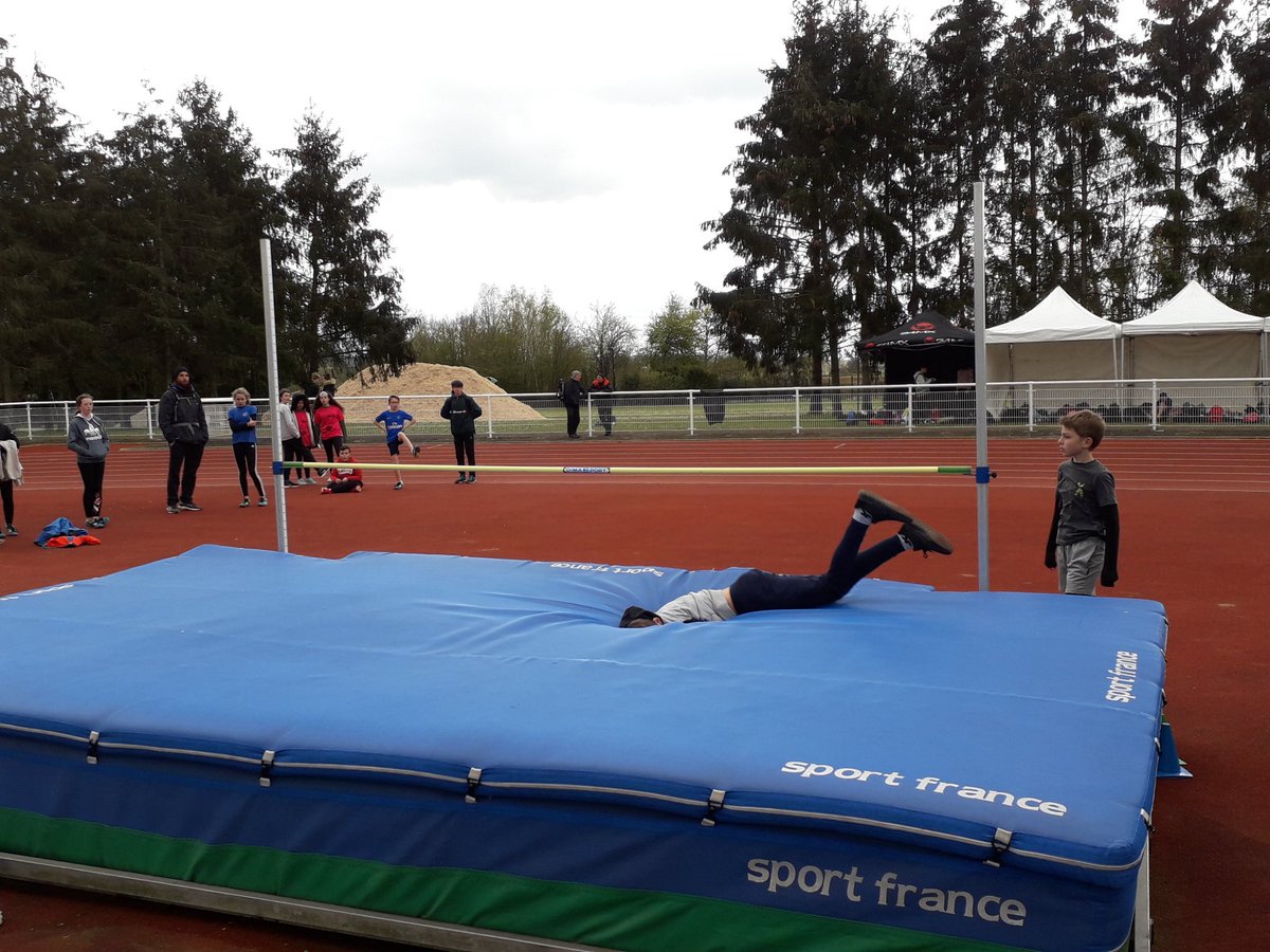 Championnat départemental #unss61 d'athlétisme, une journée découverte sympa.
Une mention particulière à notre jeune officiel qui décroche la certification départementale. Pour la performance nous repasserons.