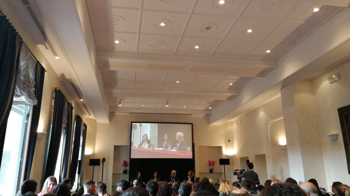 ari02proietti's tweet photo. Teen news lab. Quando il giornale prende il posto del libro di testo.
#ijf19 https://t.co/cHKzq1VhH2