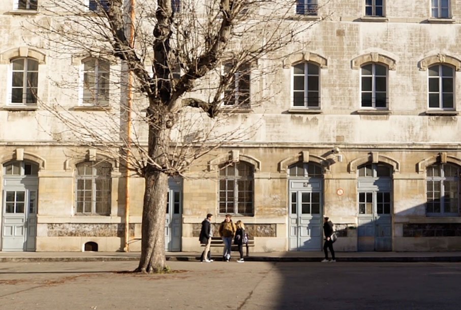 Ravis d'être à nouveau présents à la Cité scolaire #Jacquesdecour 😃  Suite au #tournage, #collégiens et #lycéens franciliens profitent actuellement de l'#exposition, en amont des #élections européennes 🙋‍♀️🙋‍♂️#Paris