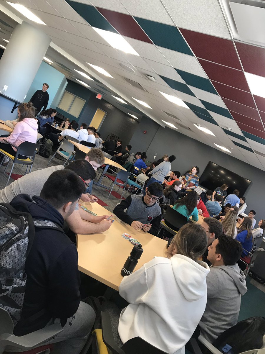 MrsPhillips_SHS's tweet photo. Great things happen when people live from the heart 💙 Thank you so much @CoachSchloemer and her students for our pizza party!!! #businessmanagement #shsaccepts https://t.co/EsBZFHsupq