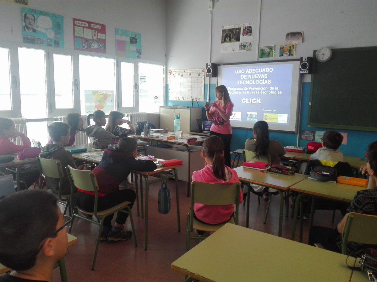 educacyl's tweet photo. En @ceipgfuertes: Jornada con el alumnado de 5° y 6° de Primaria sobre la prevención de la adicción a las nuevas tecnologías y su uso responsable. Aprendizaje y diversión de la mano. Gracias @Punto_Omega, @click_puntomega, #CentrosEducacyl. https://t.co/HWnKsGYEqQ