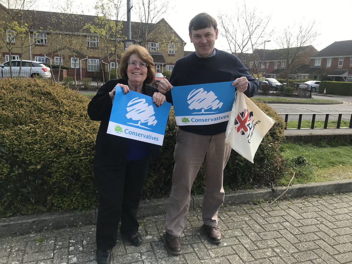 Pat Strack and Andrew Grady promote Team Blue! #Hertsmere #hertsmereconservatives