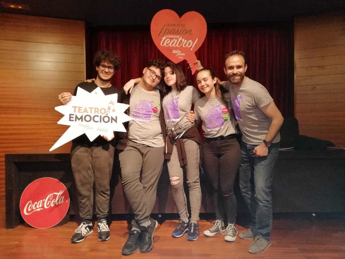 Juventud_Parla's tweet photo. El grupo de #teatro del IES Narcís Monturiol @IesNarcis de #Parla estuvieron en los campus de los Premios Buero Vallejo, en la puesta a punto de su obra #Sufragistas. El lunes 8 a las 11:30 les entrevistan en Ser Madrid Sur 94.4 FM. ¡Ganazas de verles el 9 en La Casa! #TuIESMola https://t.co/oTHjCKHM4K