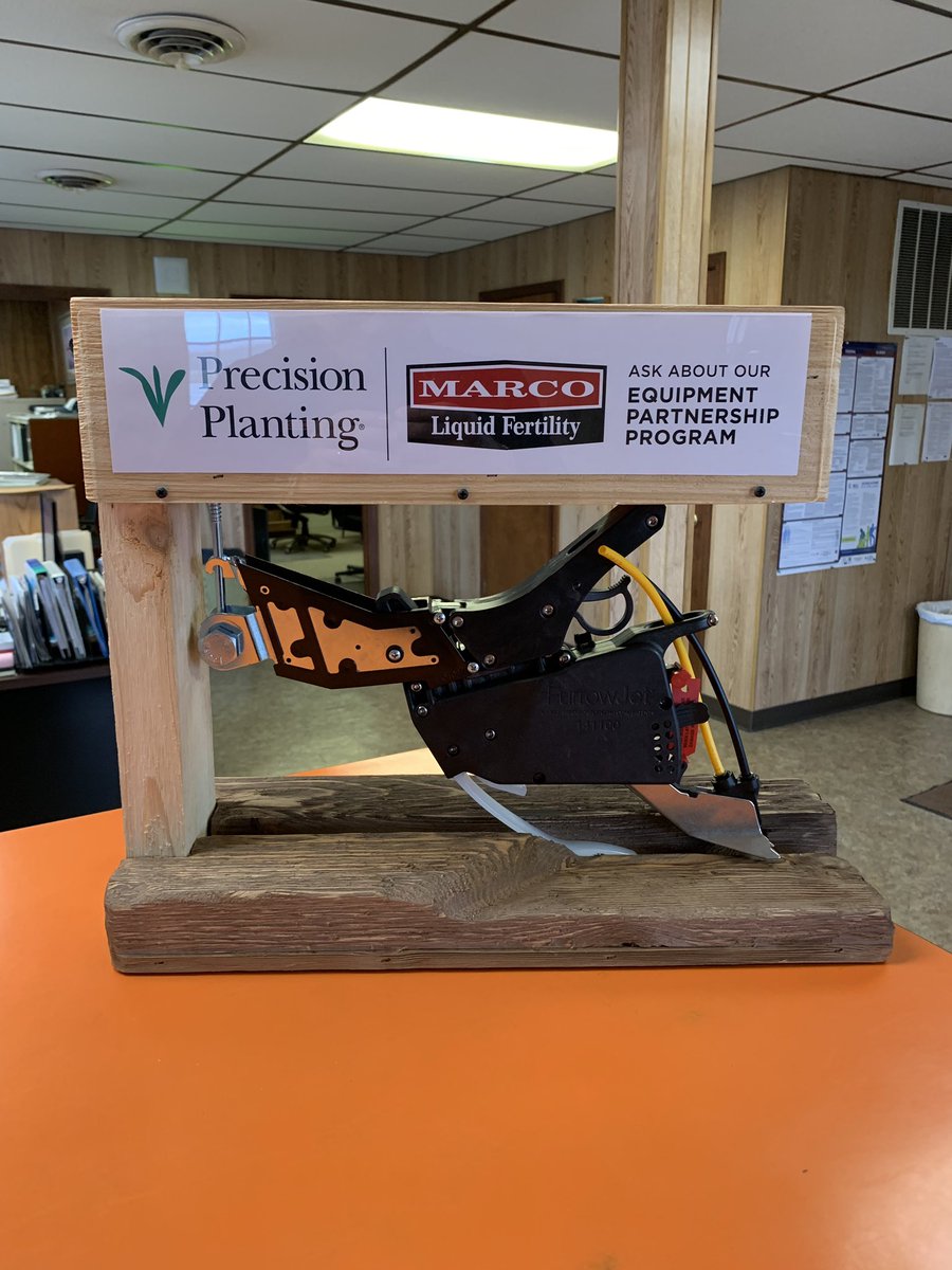 mhowie64's tweet photo. Loving Marco’s new dealer countertop display.  It’s a great conversation starter for planter applied nutrition!  #liquidfertilizer #marco #QuickGrow #furrowjet. https://t.co/3mBPcZMmyG