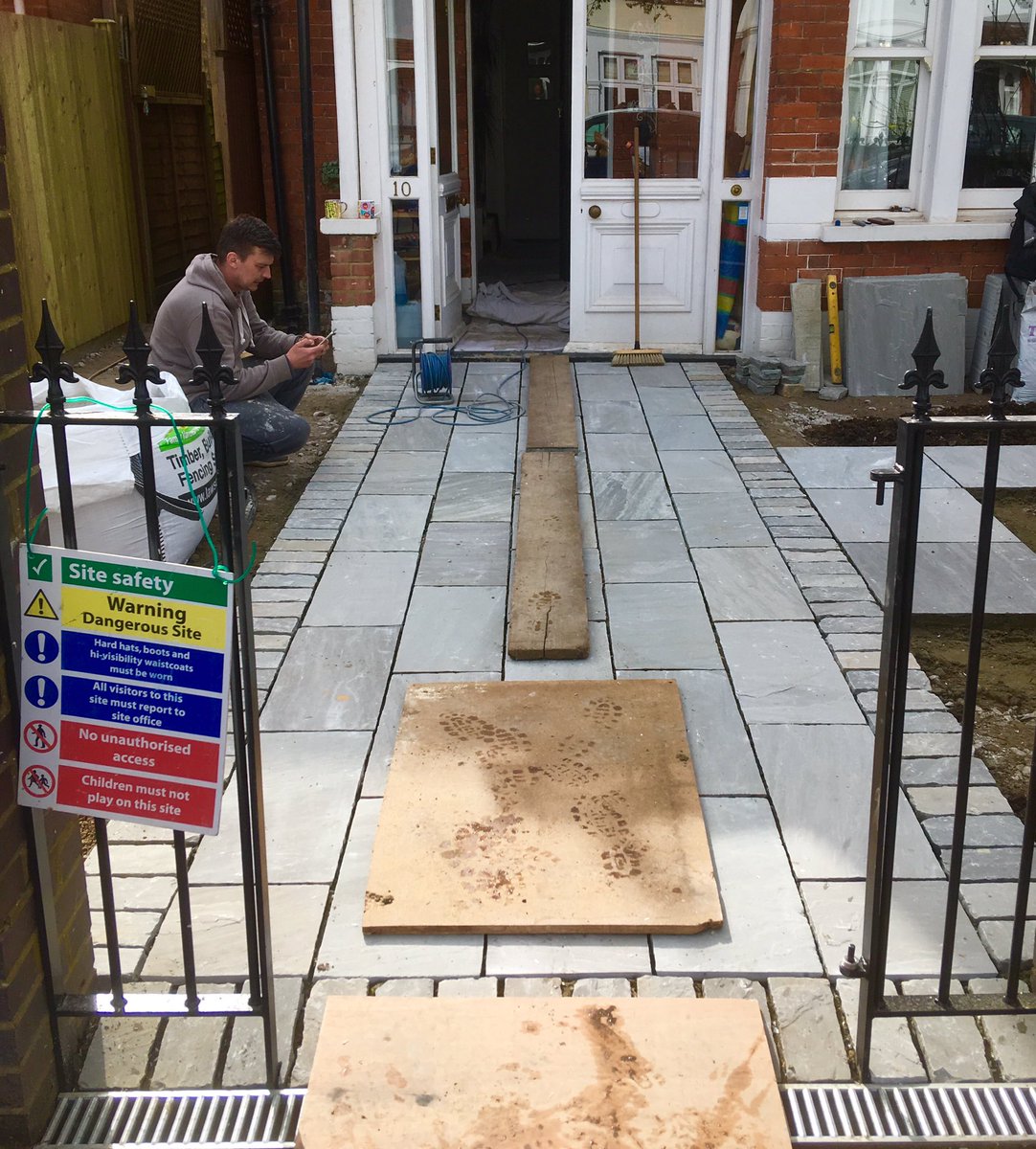 Landspacedesign's tweet photo. Thanks @_LONDONSTONE the usual no nonsense swift delivery, quality stone and all round excellent customer service #CustomerService #paving #landscaping #gardendesign #WednesdayMotivation #stone #northlondon #citygarden https://t.co/7fN3d7gZSQ