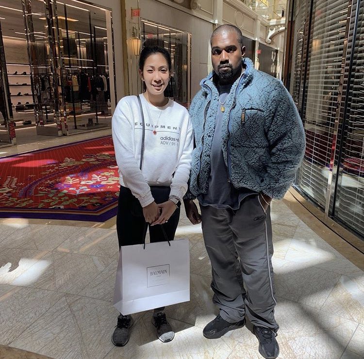 for mig plyndringer I forhold TeamKanyeDaily on X: "Kanye with fan @irnayger in Las Vegas yesterday.  https://t.co/R5dRQaTRdR" / X