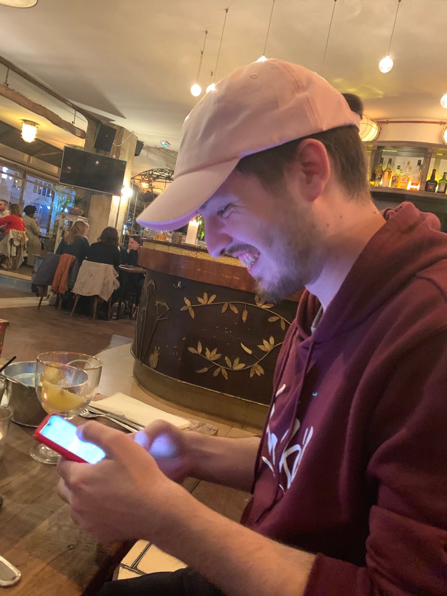 Hé les abonnés de ⁦<a href="/WankilStudio/">Wankil Studio 🍌</a>⁩ Damien sera en retard pour son stream de ce soir car il est encore au bar, il tenait à vous le dire mais il osait pas donc je m’en charge.