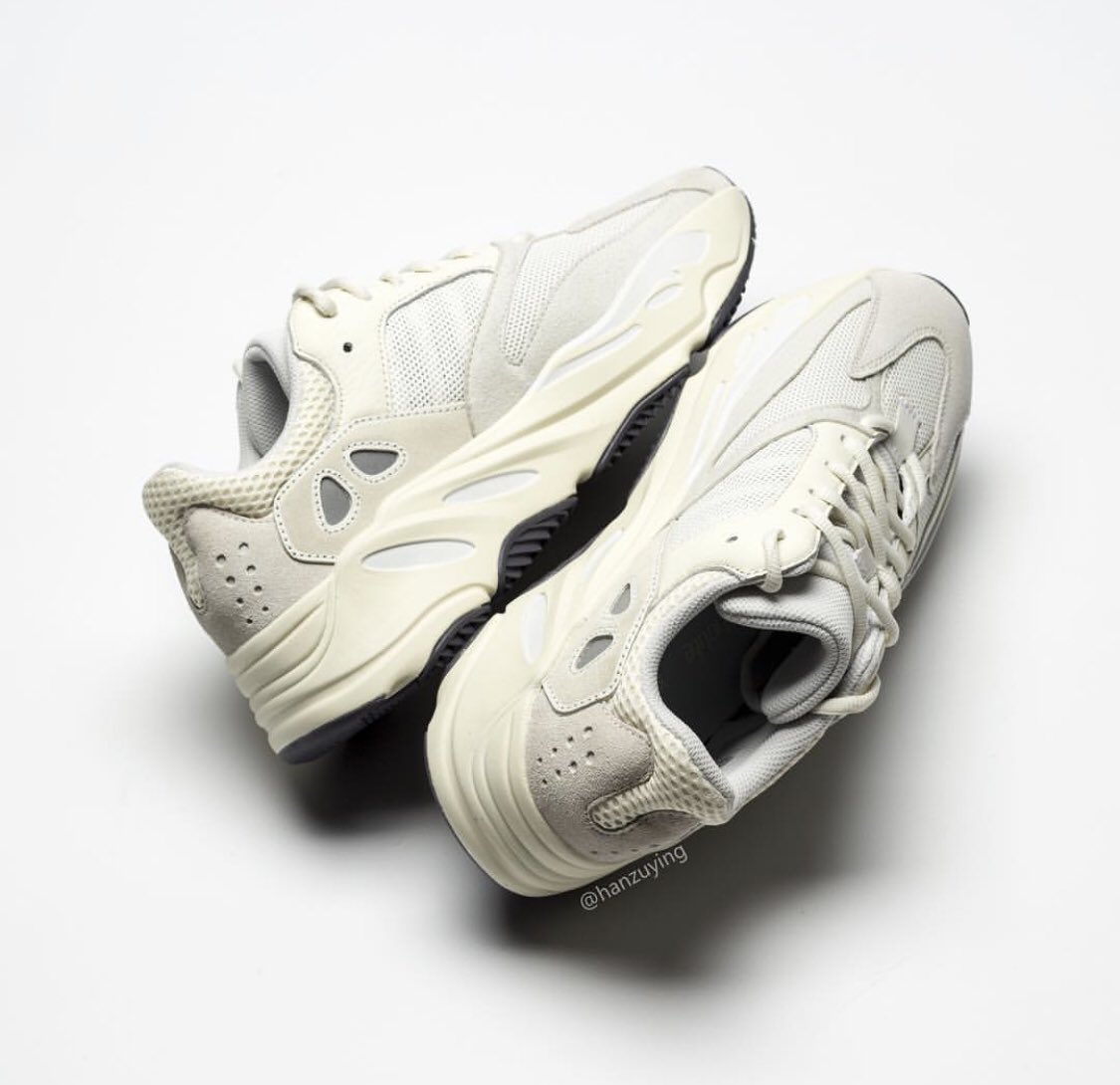 yzylab's tweet photo. YEEZY BOOST 700 
ANALOG
EG7596
COMING SOON
📸: https://t.co/vtFY17NX3o https://t.co/huTA1Hp4yk