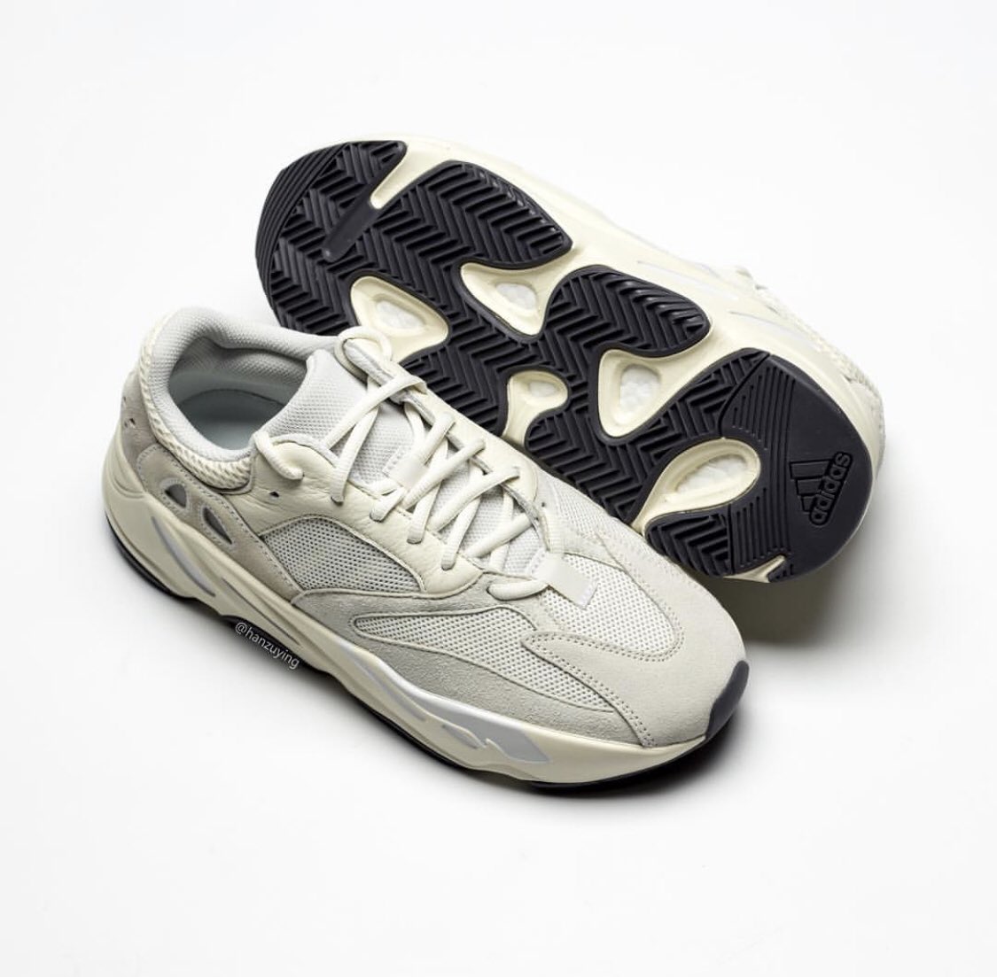 yzylab's tweet photo. YEEZY BOOST 700 
ANALOG
EG7596
COMING SOON
📸: https://t.co/vtFY17NX3o https://t.co/huTA1Hp4yk