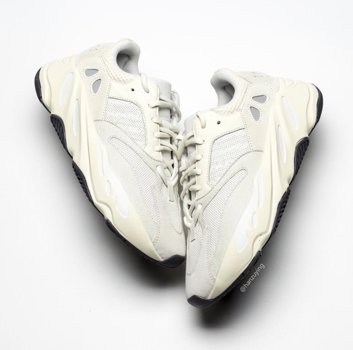 yzylab's tweet photo. YEEZY BOOST 700 
ANALOG
EG7596
COMING SOON
📸: https://t.co/vtFY17NX3o https://t.co/huTA1Hp4yk