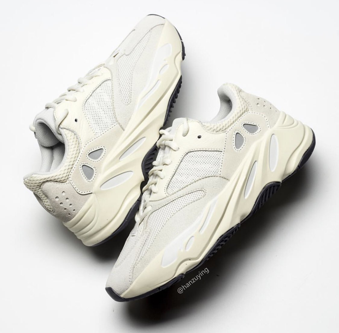 yzylab's tweet photo. YEEZY BOOST 700 
ANALOG
EG7596
COMING SOON
📸: https://t.co/vtFY17NX3o https://t.co/huTA1Hp4yk