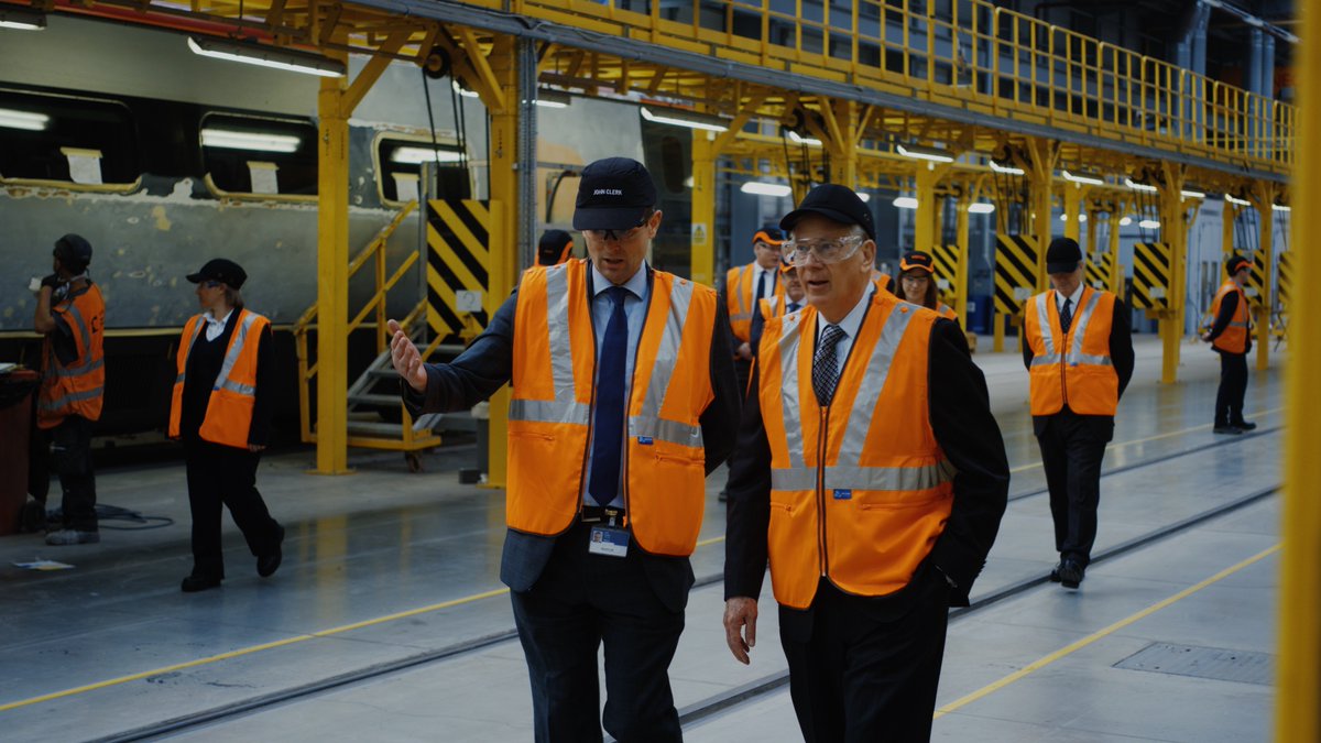 AlstomUK's tweet photo. We were honoured to welcome His Royal Highness The Duke of Gloucester to our Transport Technology Centre in #Widnes this week. The Duke met our #apprentices, learned about our plans to bring #hydrogen trains to the UK, and met the team repainting the iconic #Pendolino fleet https://t.co/QtXbtTLpV2