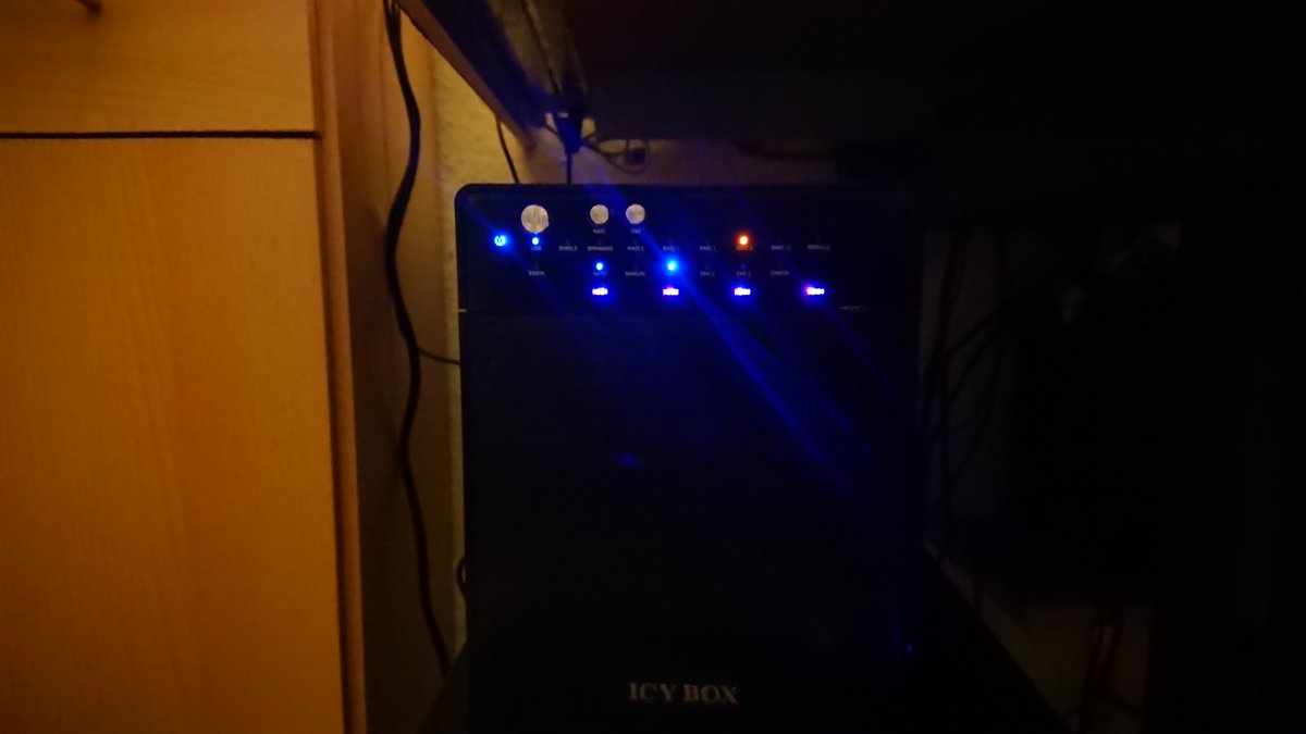 vardashde's tweet photo. Herzlich willkommen in meinem Haushalt, du kleines Datengrab :)
#icybox @Raidsonic https://t.co/sy5VAAK4Pk