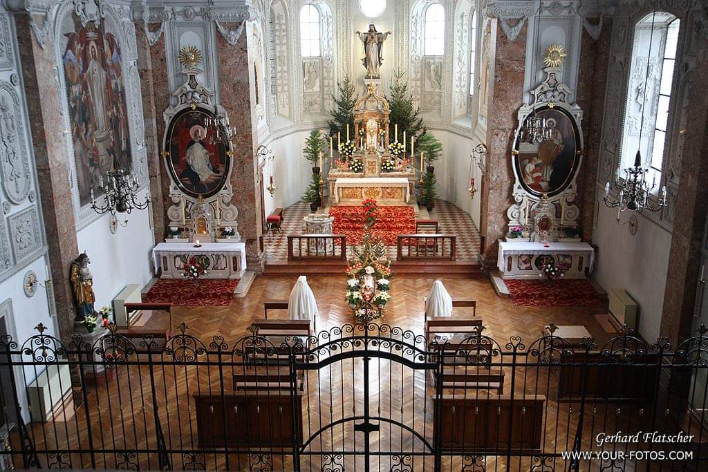 CEra2era's tweet photo. Church of the Sacred Heart of Jesus, Innsbruck, Tyrol, Austria
The first image is Emperor Charles of Austria praying in 1916 https://t.co/R0HB4cOhXo