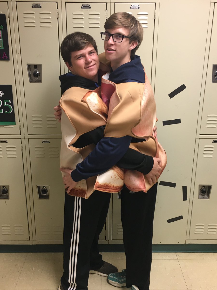 Tanner_Griffin2's tweet photo. Happy Birthday Dumpy! Have a good one in Florida🎉🤟🏻 https://t.co/88FcG1tgwP