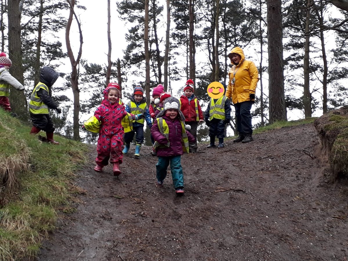 LadybankPS's tweet photo. It may have been #dreich but the learning was still rich! Nursery boys and girls were making mud cakes, rolling down the hill and throwing stones in the water today at the woods! #learningoutside #buildingresilience #buildingimagination #skillsforlearninglifeandwork โค๏ธ https://t.co/5LATxs7nhQ