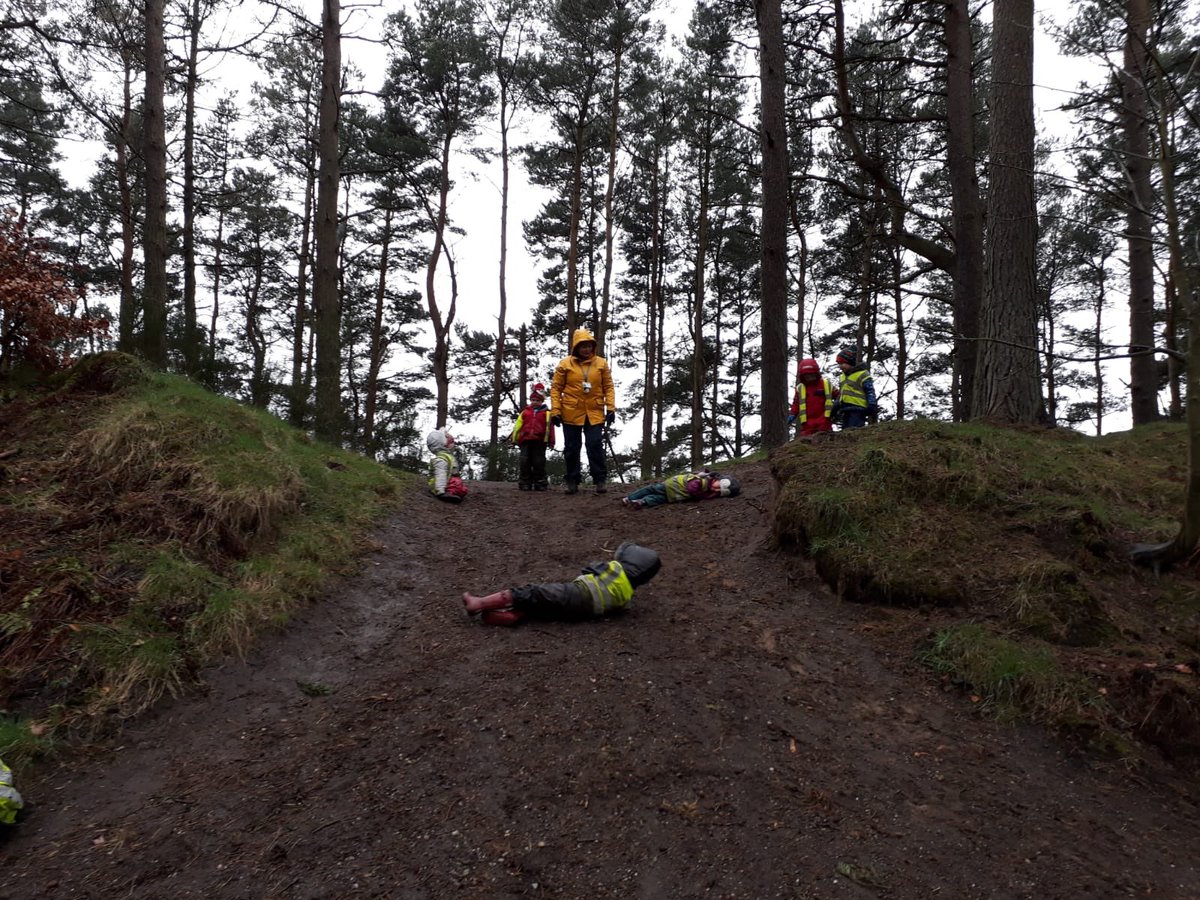 LadybankPS's tweet photo. It may have been #dreich but the learning was still rich! Nursery boys and girls were making mud cakes, rolling down the hill and throwing stones in the water today at the woods! #learningoutside #buildingresilience #buildingimagination #skillsforlearninglifeandwork โค๏ธ https://t.co/5LATxs7nhQ