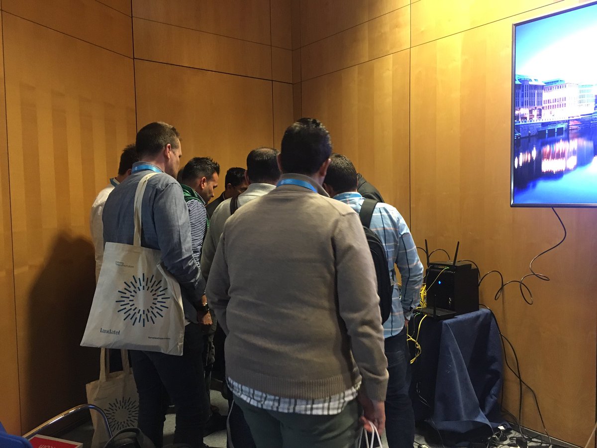 Landashop's tweet photo. Gran expectación con las soluciones #carrierclass de #switching y #FTTH #BDCOM durante el workshop en hoy en #Aslan2019 #landaworkshops https://t.co/VX6Cl5FlAZ