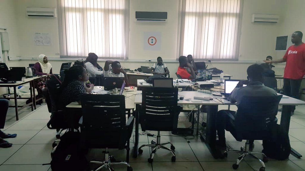 Visite des responsables de <a href="/Africastalking/">Africa's Talking</a> dans la fabrique de <a href="/SimplonCiv/">Simplon Côte d’Ivoire</a>. 
#InCodeWeTrust
#Code4Africa