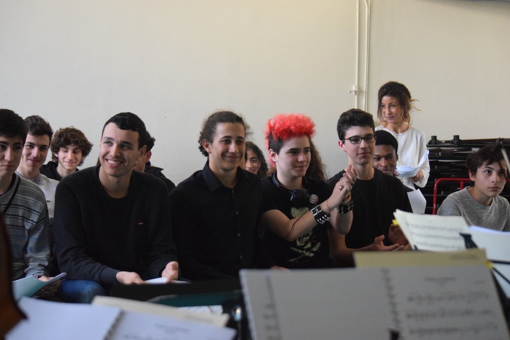 PMOrchest's tweet photo. #ODMB Retour en images sur notre concert pédagogique au Lycée Condorcet de Montreuil la semaine dernière.
Un nouveau moment fort partagé avec les élèves, co-créateurs du projet et du concert grâce à leurs travaux artistiques !
Un grand merci aux élèves pour leur investissement https://t.co/bfa7tuwcK6