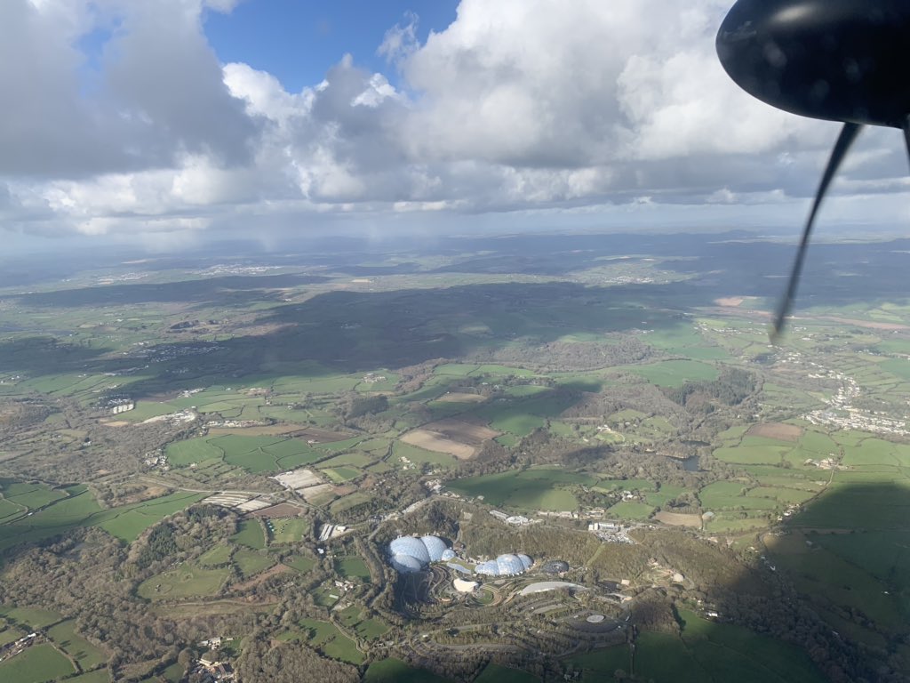 DCAJason's tweet photo. Flying home to Cornwall over Looe, Fowey, @edenproject, @esamcornwall and Sky Tip. Arrived early into @Newquay_Airport from @HeathrowAirport https://t.co/leOjOEd1pQ