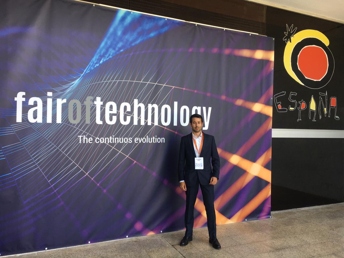 ENAIRE's tweet photo. 🗣 José Luis Moratinos, de Coordinación Operativa de Espacio Aéreo de @ENAIRE, explica en #Dronetech @dronetech_fair los procedimientos y trabajo que realizamos para una integración segura de #drones con otras aeronaves https://t.co/z8nCBc7FAs 🗺 #SafetyFirst #RPAS https://t.co/tXzZDIZKQT