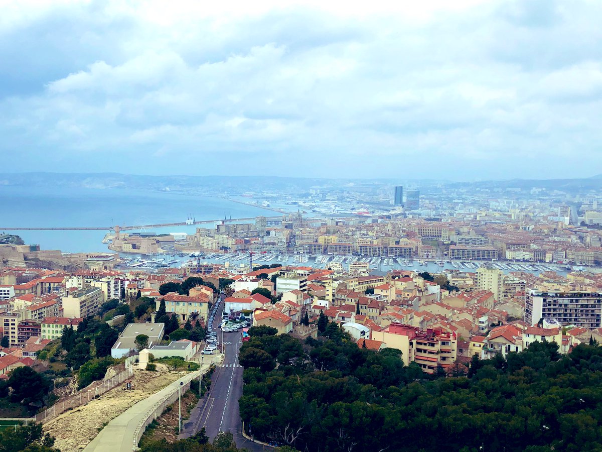 cristinapasin's tweet photo. Il panorama più bello di #Marsiglia? Si osserva dalla terrazza della Basilica di Notre Dame de la Garde nel punto più alto della città #Colorbus @CHOOSEMARSEILLE https://t.co/sOYubeO6rJ