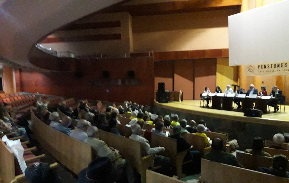 Mesa redonda de partidos organiźada por la Coordinadora Extremeña ahora mismo en Mérida.
#NoPePP #PensionesDignas