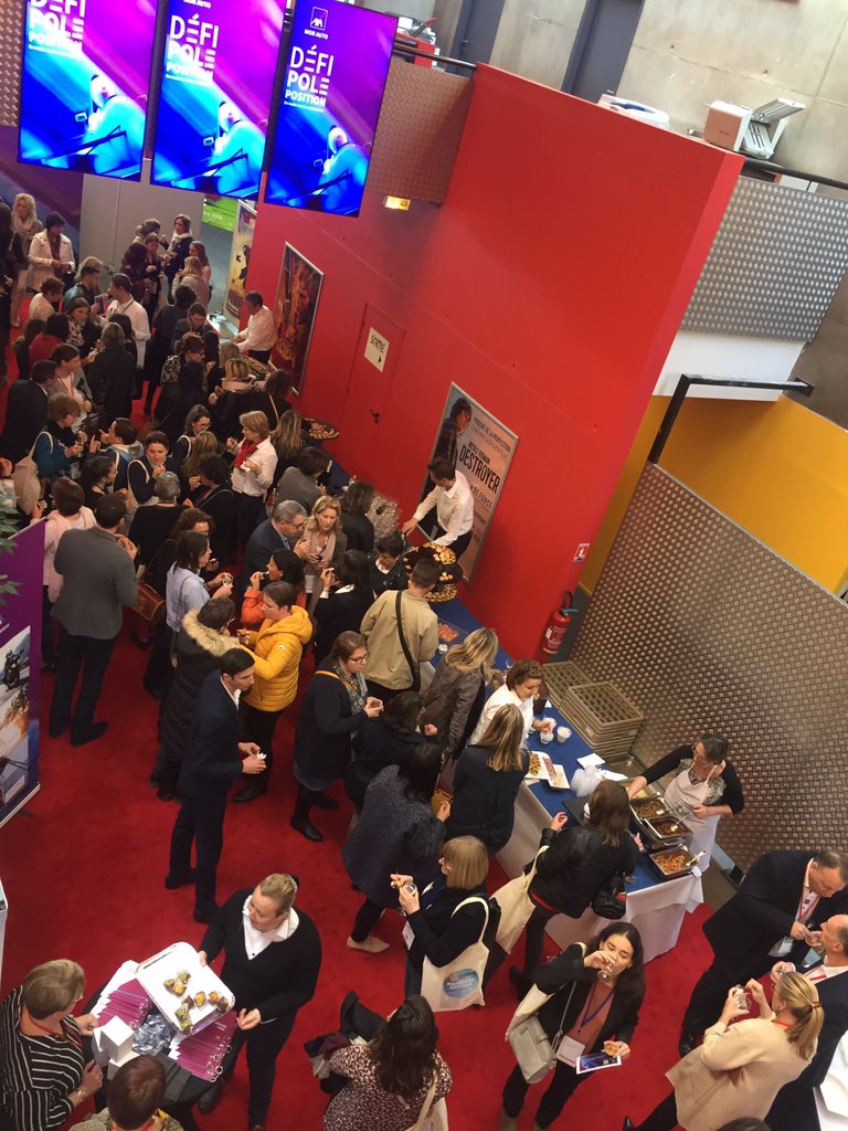 Tous en pôle position pour accueillir les collaborateurs de la DV Centre Anjou Poitou ! 🎬 #axaouest #DefiPolePosition <a href="/llqfrance/">Loïc LE QUELLEC</a> @MarieSO___ @mathieu_godart <a href="/thibdebonna/">Thibaut</a>